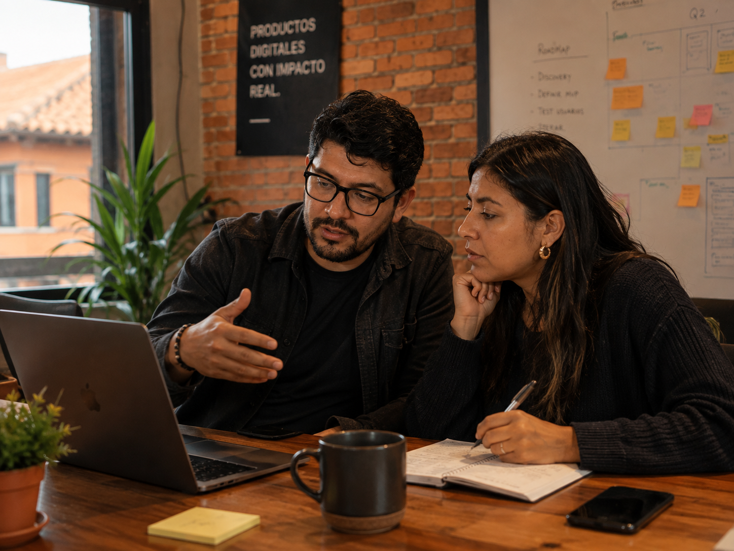 Equipo de SHUK en sesión de trabajo